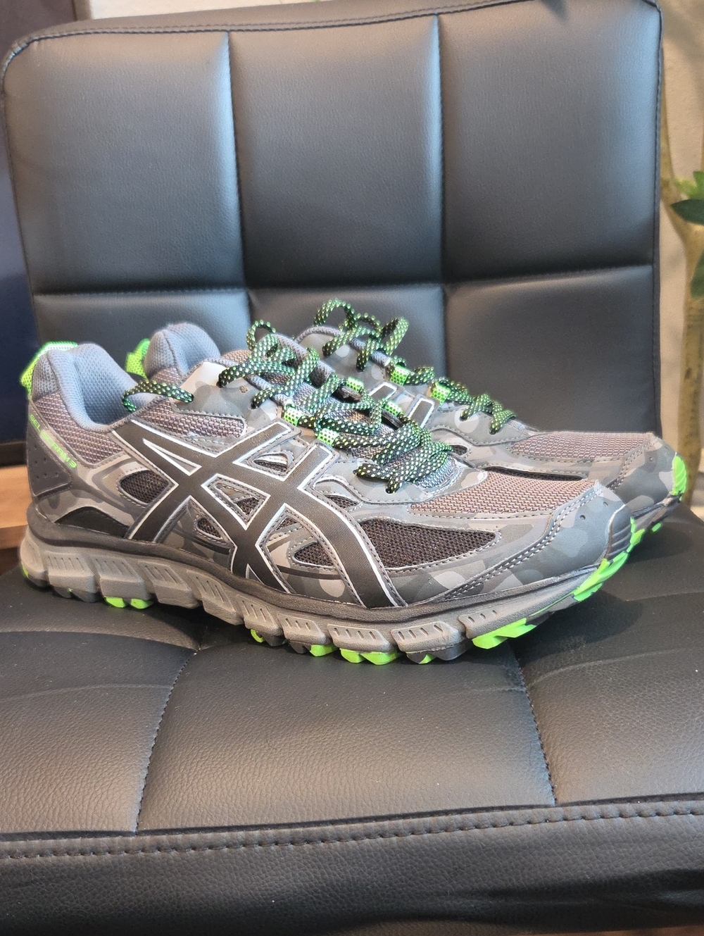 ASICS Men's Gray & Neon Green Trail Running Shoes